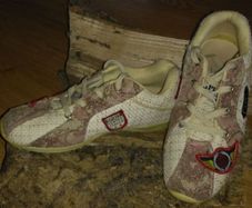 Trainers  Size 4
