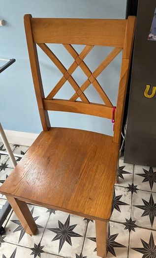 Table and 4 cy