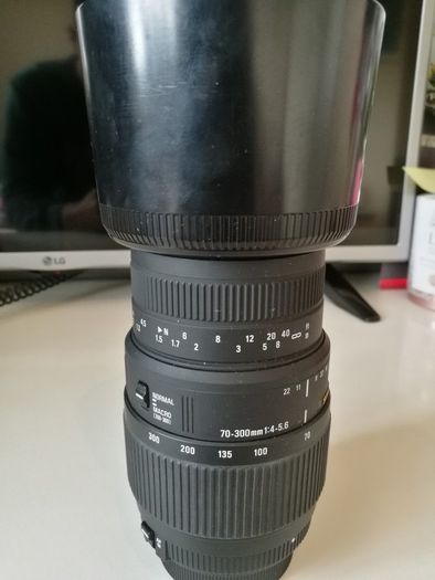 Nikon D3300 + 4 lens + light and flash+ tripods+backpac+ remuter