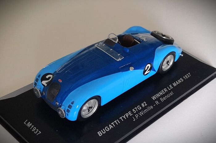 Diecast Model Le Mans Winning Bugatti - IXO 1:43
