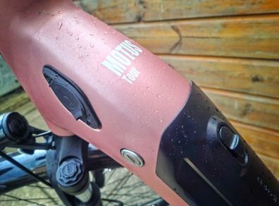 Raleigh Motus Tour E-City Bike, Pink, Medium 51cm