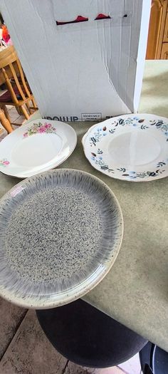 3 DIFFERENT PLATES - 1- Biscuit plateVintage Royal Grafton 1950s English Bone China Cake Plate 22.00 euro. 2- Biscuit plate Vintage 1960s, Colclough Linden Pattern Bone China .15.00 euro.3- Denby Halo Speckle Gray Coupe Dinner Plate 15.00 euro.