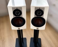DALI Rubicon 2 (White) + Stands