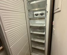 Whirlpool Upright Freezer Inox UW8 F2C XLSB UK 2