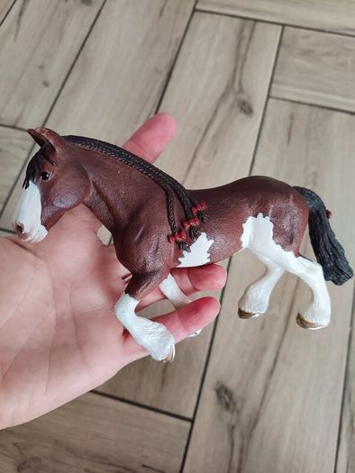 toy horses