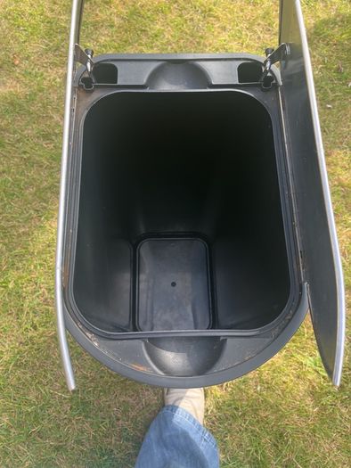 Kitchen pedal bin