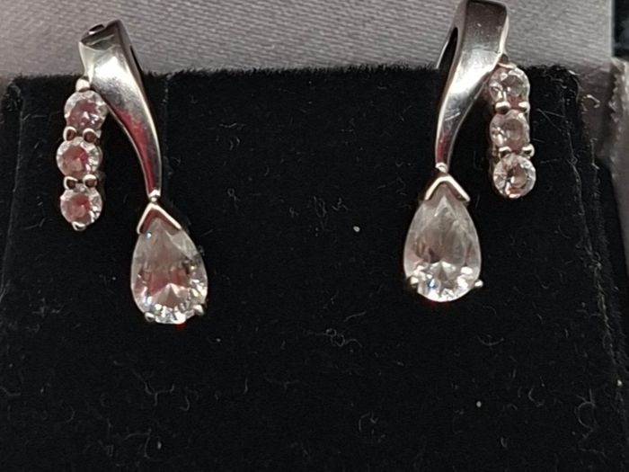 14 ct white gold earrings
