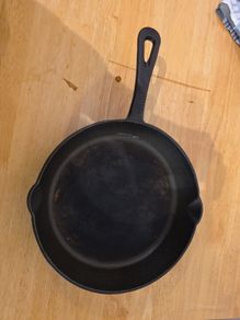 Cast iron pan victor