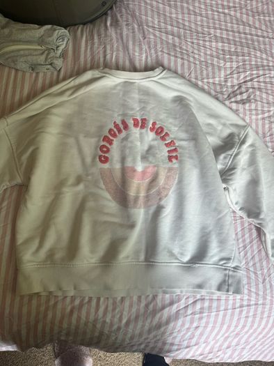 sweatshirt