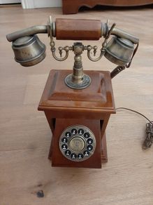 Traditional Style Telephone