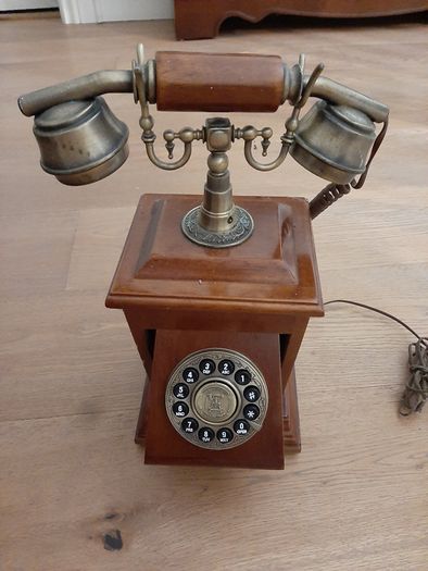 Traditional Style Telephone