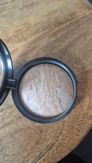 laura Geller baked balance foundation