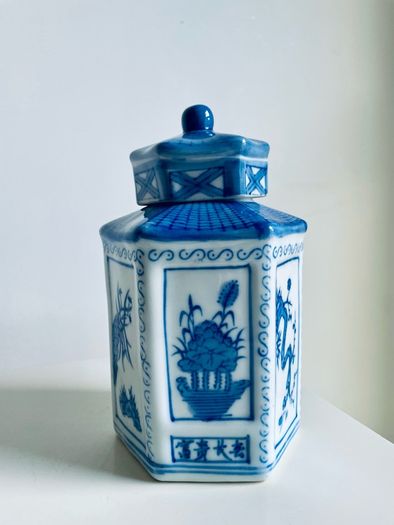 Vintage Blue and White Chinoiserie Porcelain Ginger Jar or Tea Caddy