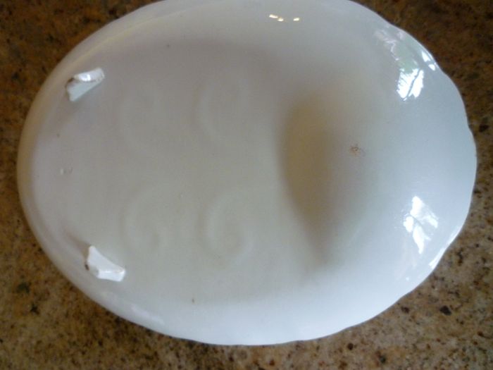 1930's Irish Serving Resting Table Plate to suit size of Chicken, Duck, Guiney Fowl, Roast- Very Good Vintage Condition.