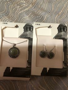 Ladies sliver necklace & matching earrings