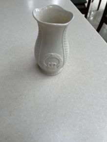 Belleek Spill Vase Yacht Claddagh Heart Hands.