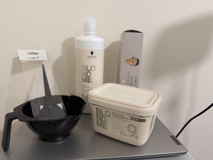 Hair colouring kit
