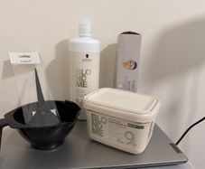 Hair colouring kit