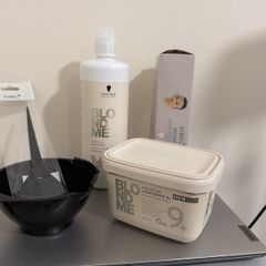 Hair colouring kit
