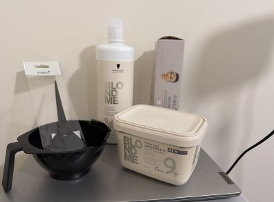 Hair colouring kit