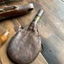 A sundry lot of military collectables. Image 4