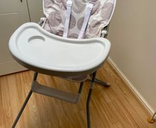 Child feeding chair