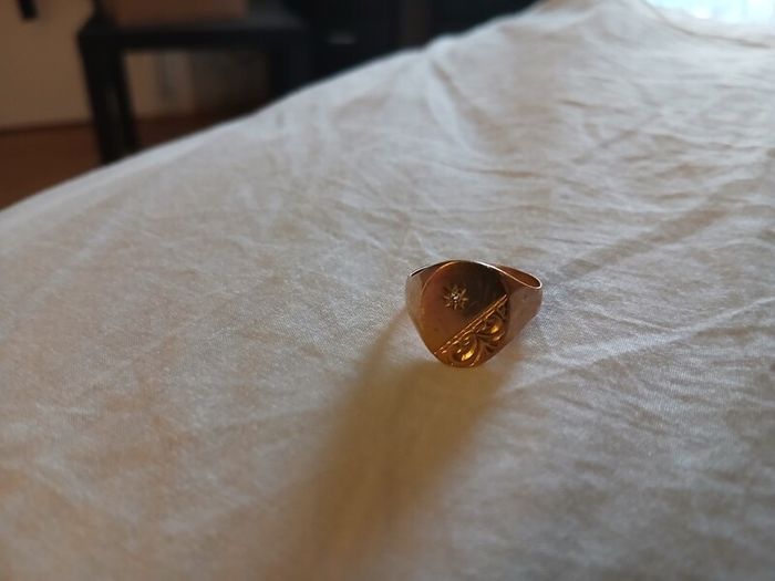 9ct Gold signet ring Mint condition - Confirmation