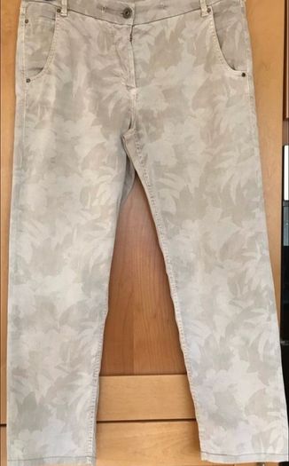 Ladies Beige Cotton Cropped Jeans