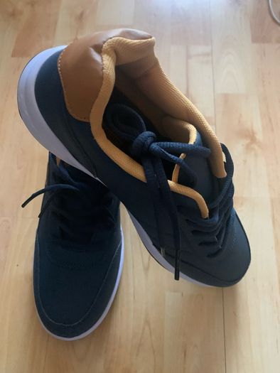 Man's shoes  ( No price below 15 e)