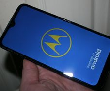 Motorola G8 Plus Dual Sim 64GB Cosmic Blue, Unlocked ( see photos - small crack in screen)