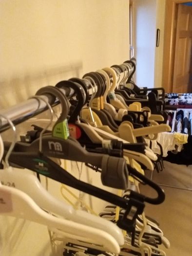kids clothes hangers