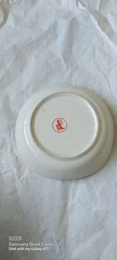 beefeater gin of England, advertising ashtray,,used good condition,,,buyer collects or pays postage thank you,,take as is ,,collectors item with smoking bans
