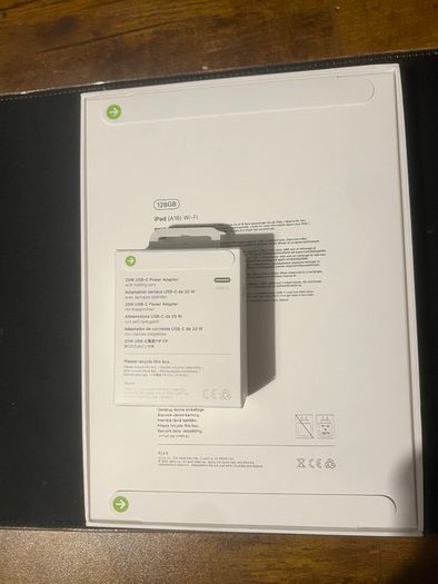Apple iPad + charger