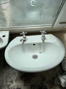 Bathroom sink