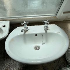 Bathroom sink