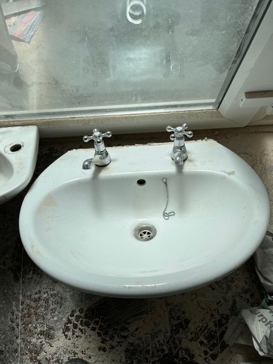 Bathroom sink