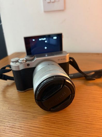 Fujifilm X-a10