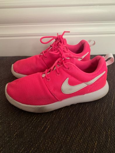 Pink Nike Runners