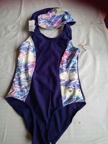 Age 6-7 swimsuit and hat