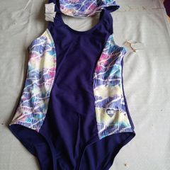 Age 6-7 swimsuit and hat