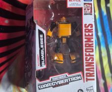 Transformers War for Cybertron WFC Netflix Bumblebee Action Figure