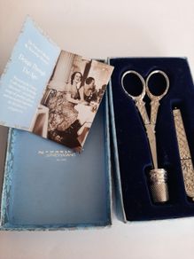 New vintage newbridge sewing kit