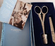 New vintage newbridge sewing kit