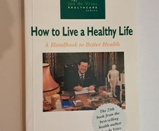 How to Live a Healthy Life: A Handbook to Better Health by Jan De Vries
