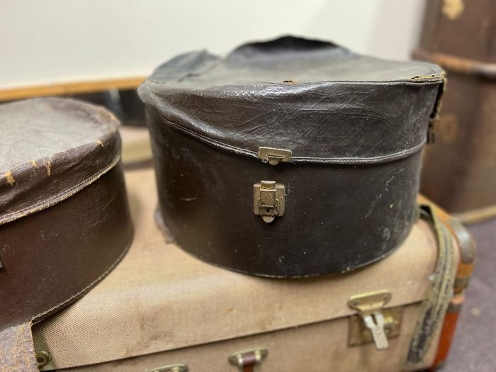 vintage leather trunks suitcases hatbox