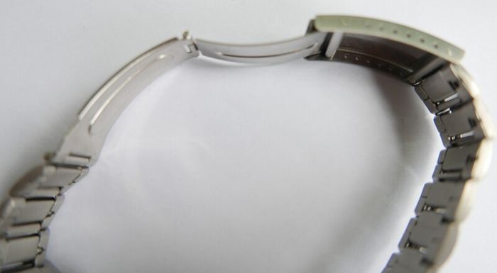 D'Alton Digital Wristwatch - Metal Bracelet and Water Resistance - fresh battery