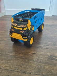 Hot Wheels Monster Trucks 1:64 Monster Mover Transporter with 3 Die-Cast Cars