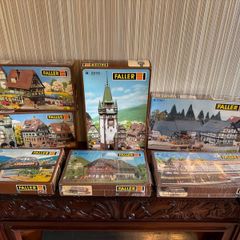 Faller - Model Buildings. Bundle. German. Most are still sealed. All are complete and never assembled