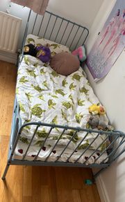 Extendable kids bed