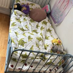 Extendable kids bed
